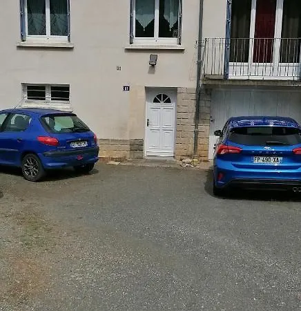 A 800 Metres Du Mythique Virage De Bed & Breakfast *