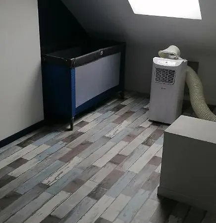 A 800 Metres Du Mythique Virage De *